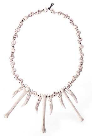 Collar calaveras y colmillos 64 cm.