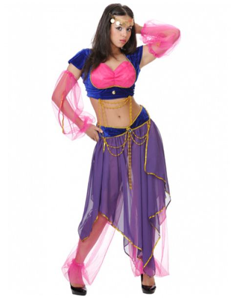 Mulher de traje de dança do ventre